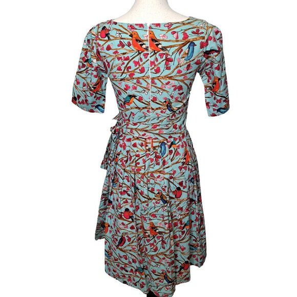 52 Greek Street Green V-Neck Cardinal Bird Print Fit Flare Pleated Dress 40/10 - Picture 2 of 6